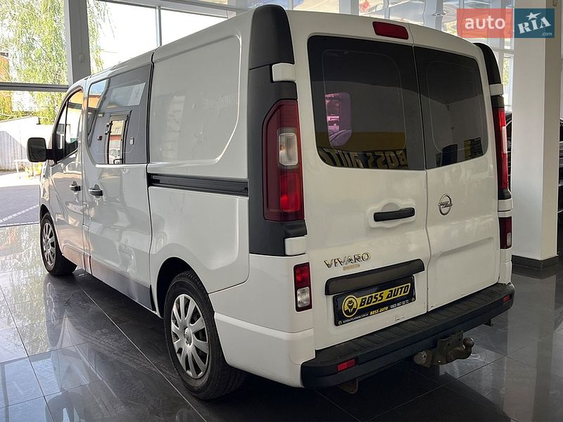 Грузопассажирский фургон Opel Vivaro 2015 в Львове