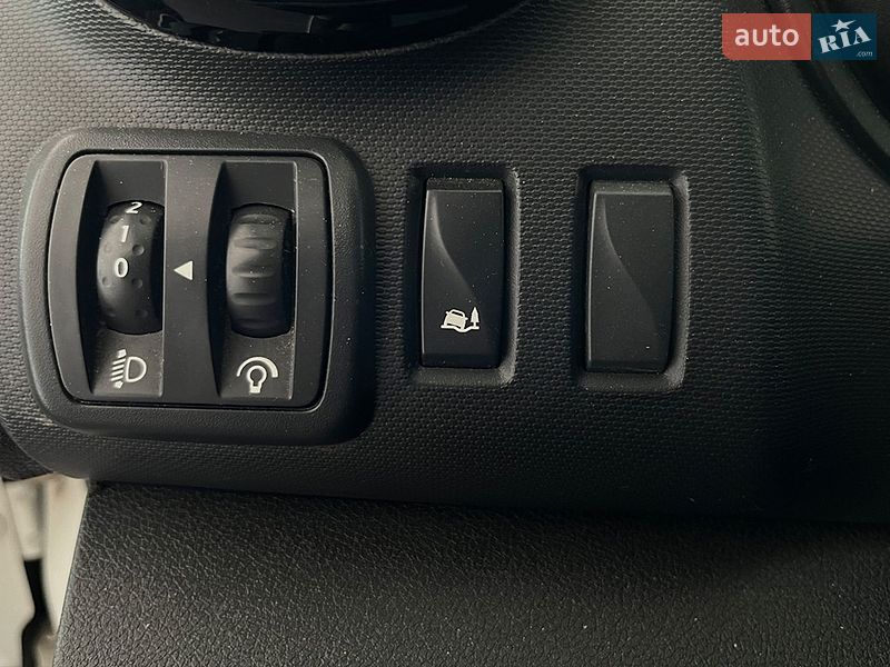 Грузопассажирский фургон Opel Vivaro 2015 в Львове