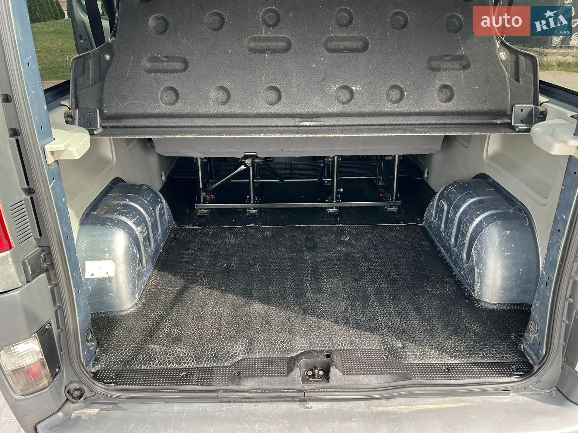 2010 Opel Vivaro - мініатюра 40