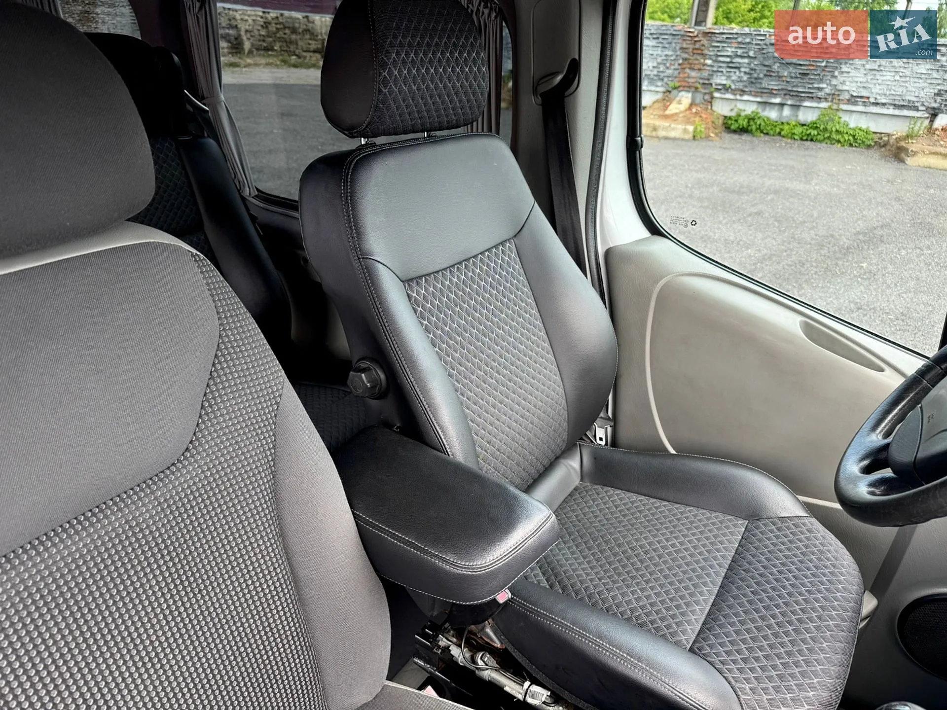 2011 Opel Vivaro - мініатюра 44