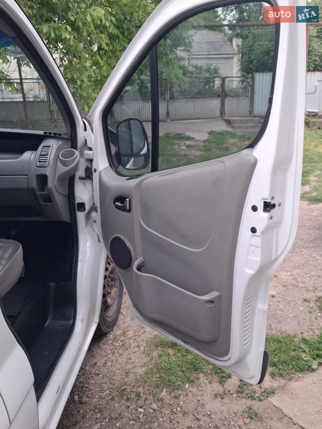 2010 Opel Vivaro - мініатюра 11
