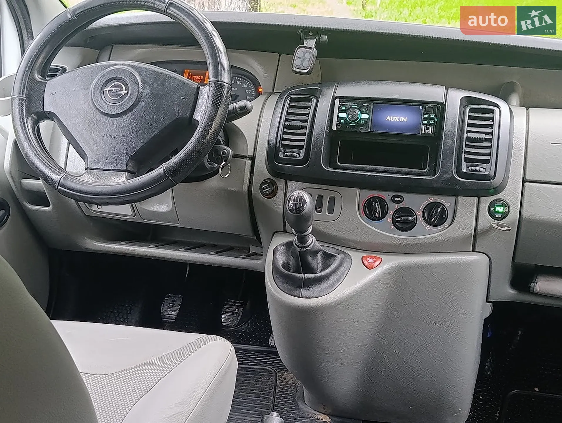 2010 Opel Vivaro - мініатюра 18