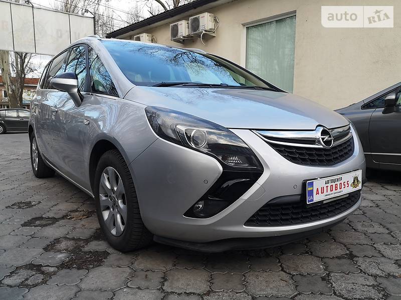 Минивэн Opel Zafira Tourer 2014 в 