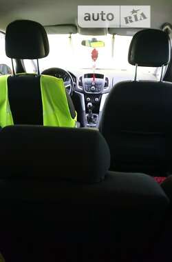 Минивэн Opel Zafira Tourer 2012 в 
