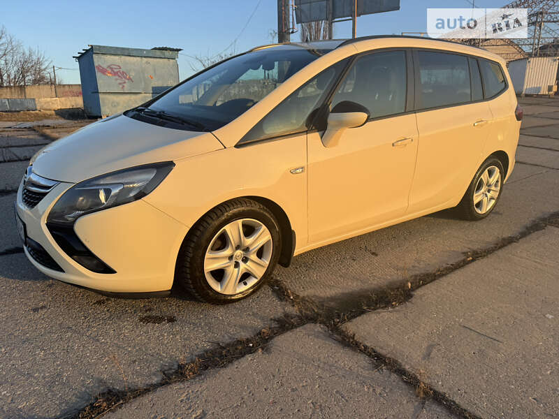 Минивэн Opel Zafira Tourer 2015 в Черновцах