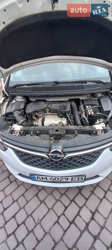 Минивэн Opel Zafira Tourer 2016 в Малине