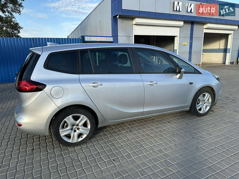 Минивэн Opel Zafira Tourer 2017 в Раздельной