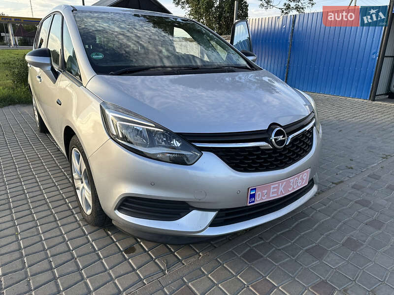 Минивэн Opel Zafira Tourer 2017 в Раздельной