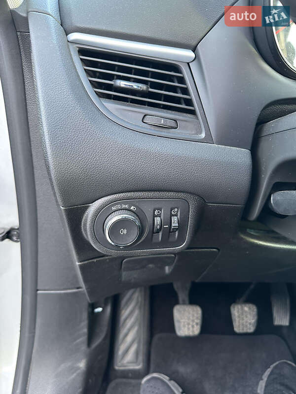 Минивэн Opel Zafira Tourer 2017 в Раздельной