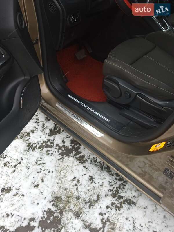 Минивэн Opel Zafira Tourer 2013 в Локачах