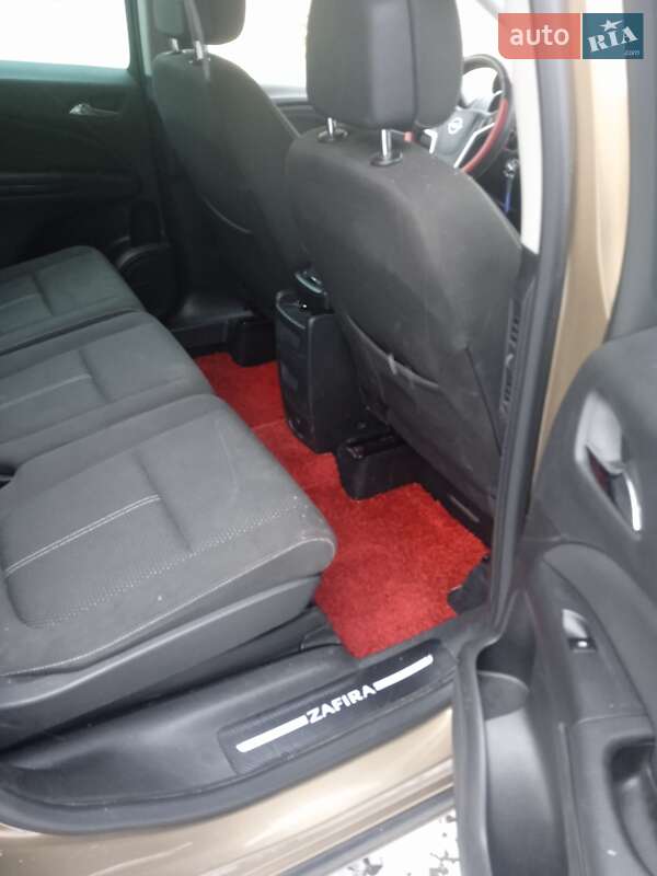 Минивэн Opel Zafira Tourer 2013 в Локачах