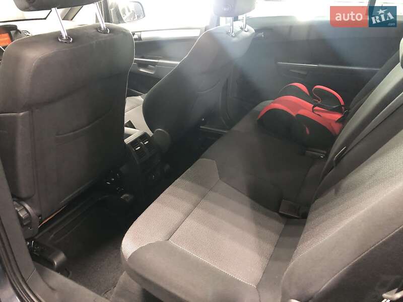 Минивэн Opel Zafira Tourer 2010 в Киеве