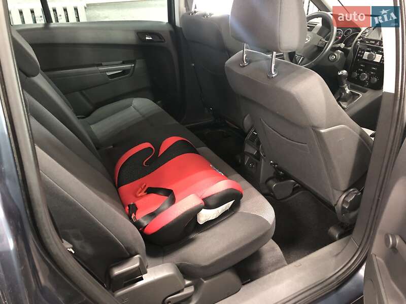 Минивэн Opel Zafira Tourer 2010 в Киеве