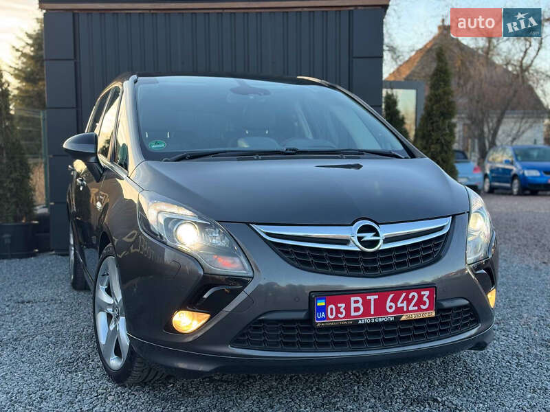 Минивэн Opel Zafira Tourer 2012 в 