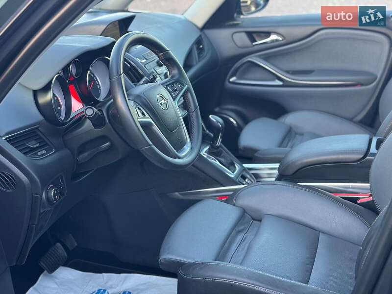 Мінівен Opel Zafira Tourer 2012 в Дрогобичі