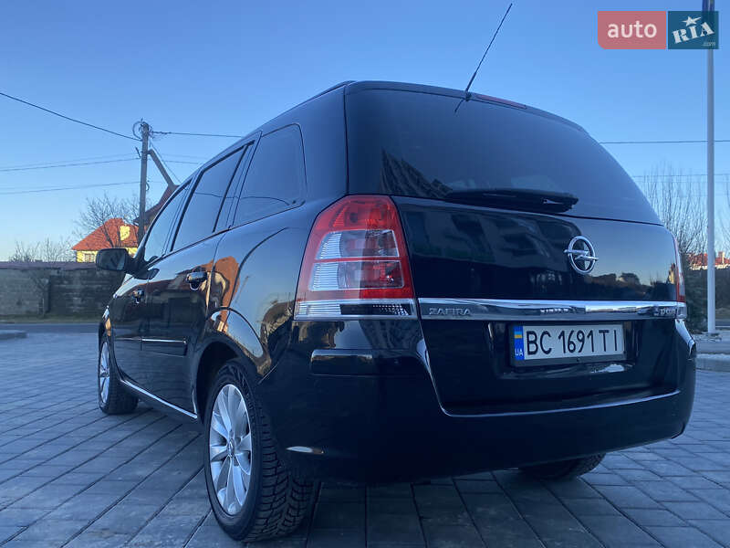 Минивэн Opel Zafira Tourer 2013 в Трускавце