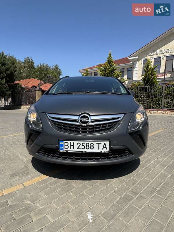Opel Zafira Tourer 2013 Opel Zafira Tourer 2013