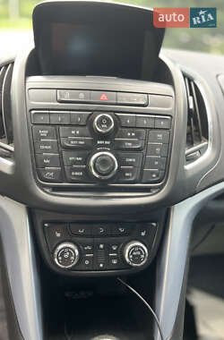 Минивэн Opel Zafira Tourer 2012 в 