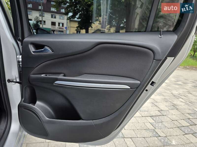 Минивэн Opel Zafira Tourer 2016 в Черновцах