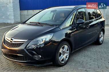 Минивэн Opel Zafira Tourer 2012 в 