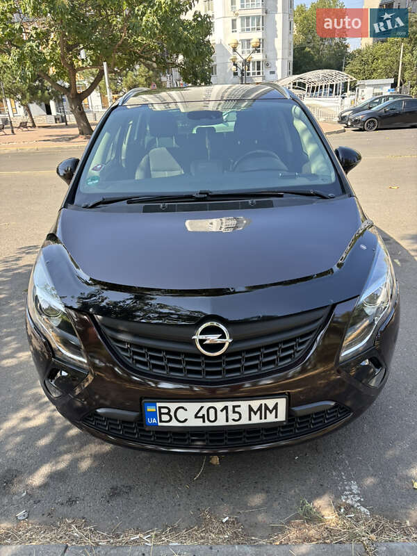 Opel Zafira Tourer 2014