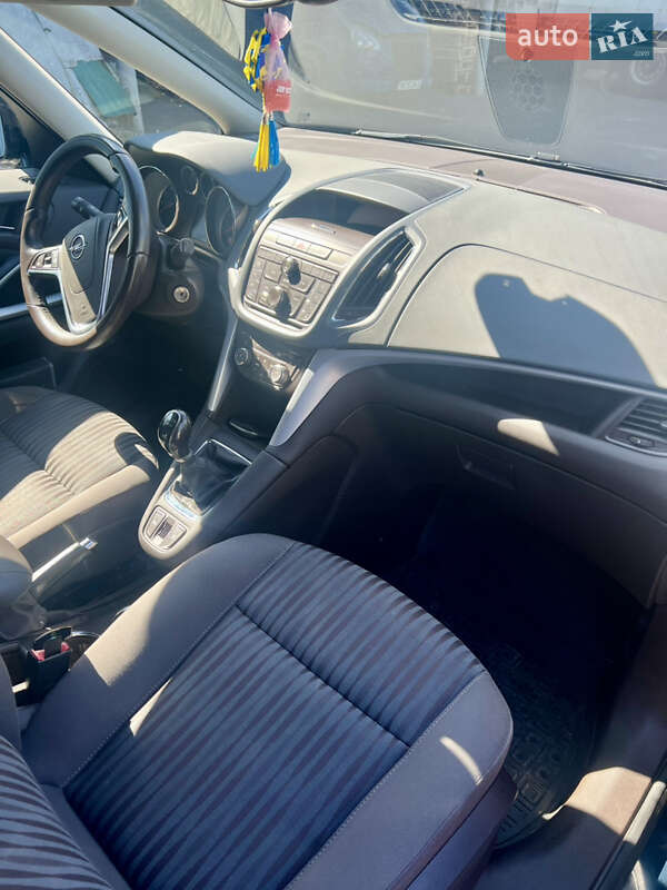 Минивэн Opel Zafira Tourer 2011 в Днепре