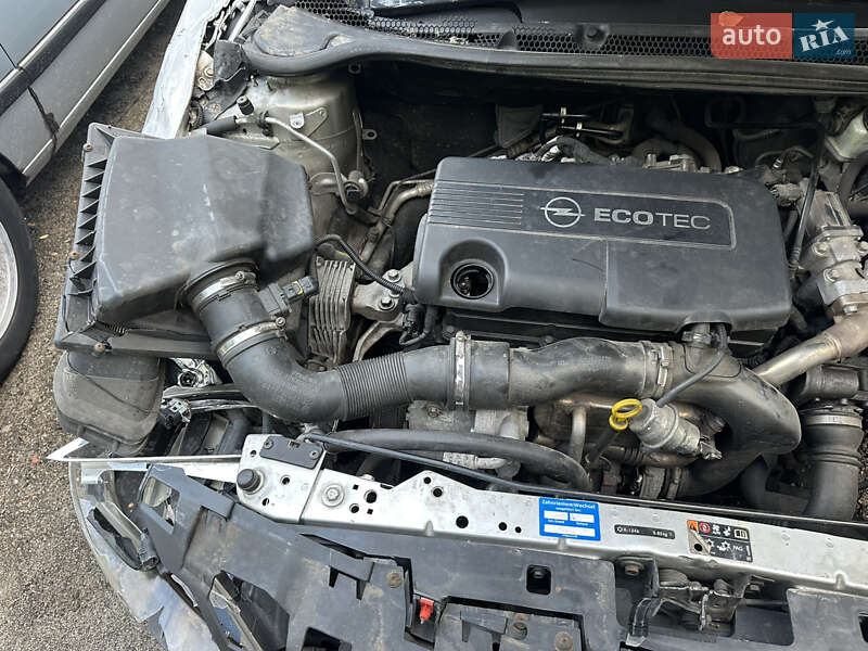 Минивэн Opel Zafira Tourer 2011 в Киеве