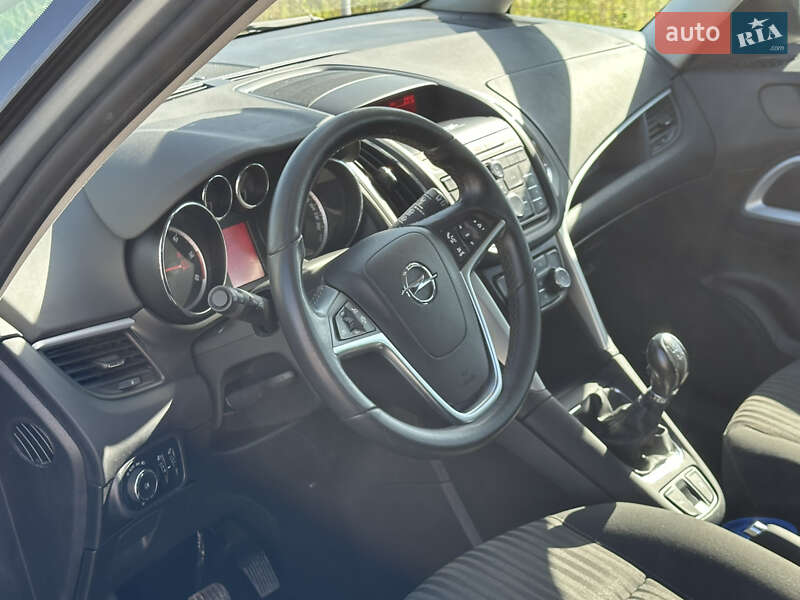Мінівен Opel Zafira Tourer 2012 в Нововолинську