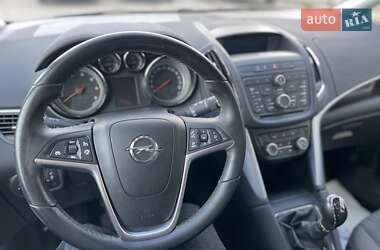 Минивэн Opel Zafira Tourer 2012 в 