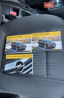 Минивэн Opel Zafira Tourer 2012 в 