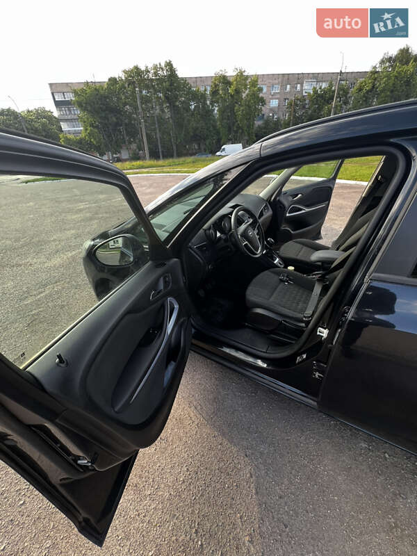 Минивэн Opel Zafira Tourer 2013 в Ровно