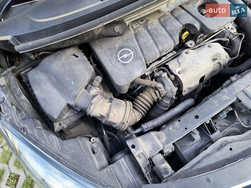 Мінівен Opel Zafira Tourer 2013 в Рівному фото 18 Мінівен Opel Zafira Tourer 2013 в Рівному