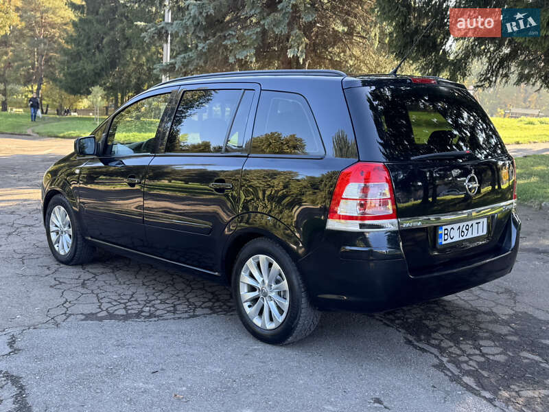 Минивэн Opel Zafira Tourer 2013 в Ровно