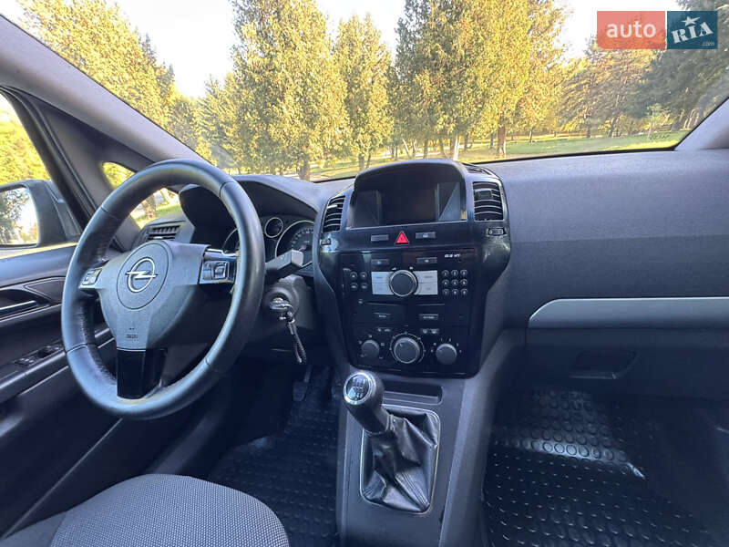 Минивэн Opel Zafira Tourer 2013 в Ровно