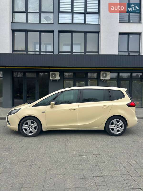 Минивэн Opel Zafira Tourer 2012 в Новояворовске