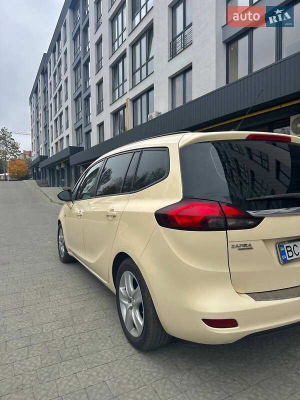 Минивэн Opel Zafira Tourer 2012 в Новояворовске