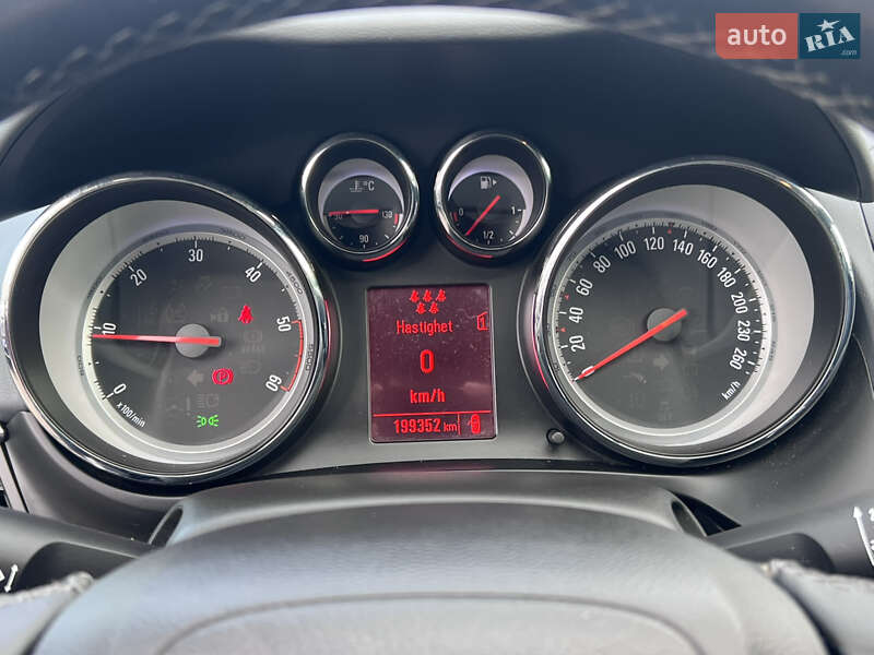 Минивэн Opel Zafira Tourer 2012 в Нововолынске