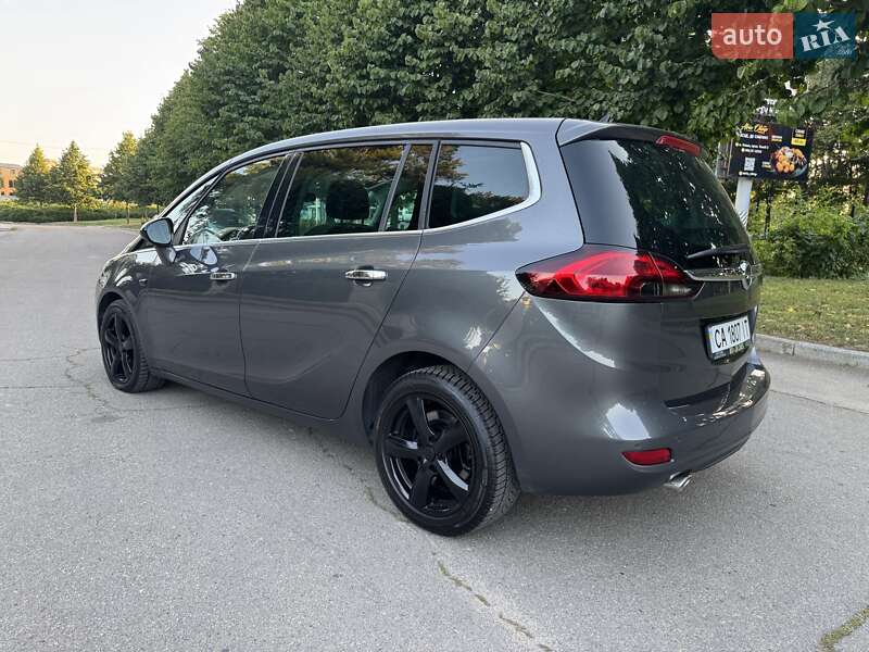 Минивэн Opel Zafira Tourer 2011 в Умани