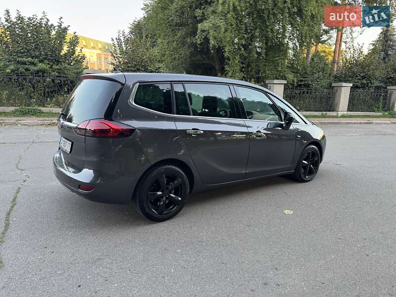 Минивэн Opel Zafira Tourer 2011 в Умани