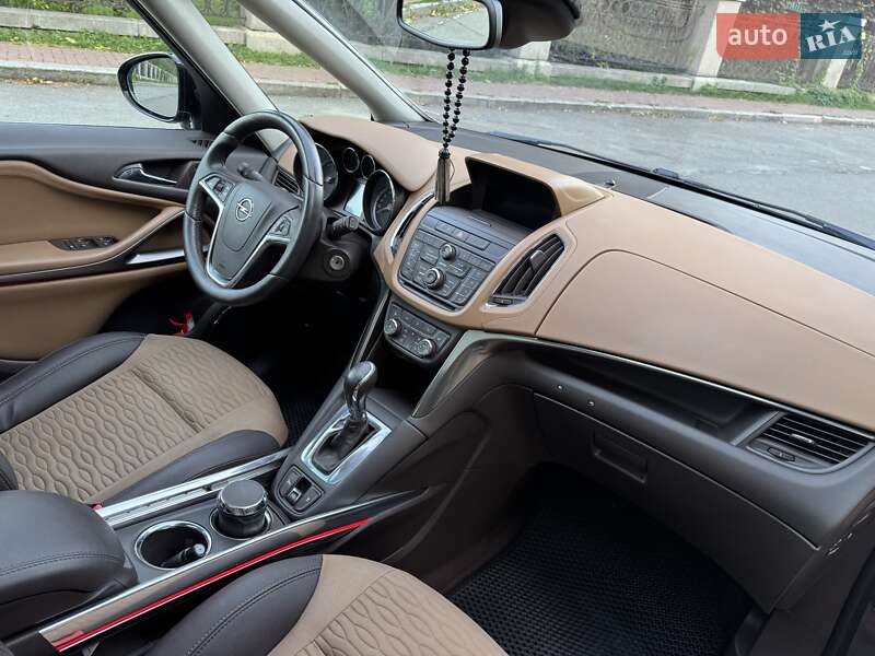 Минивэн Opel Zafira Tourer 2011 в Умани