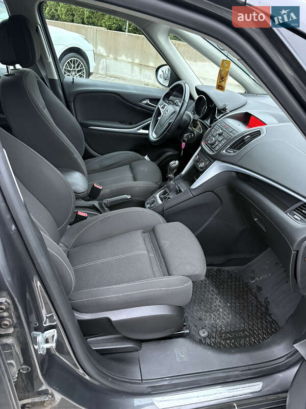 Минивэн Opel Zafira Tourer 2012 в Ровно