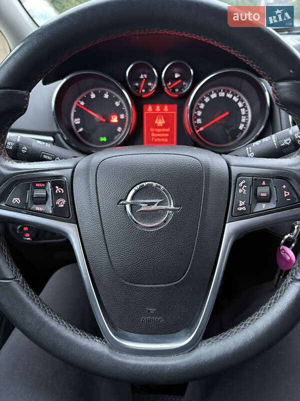 Минивэн Opel Zafira Tourer 2012 в Ровно