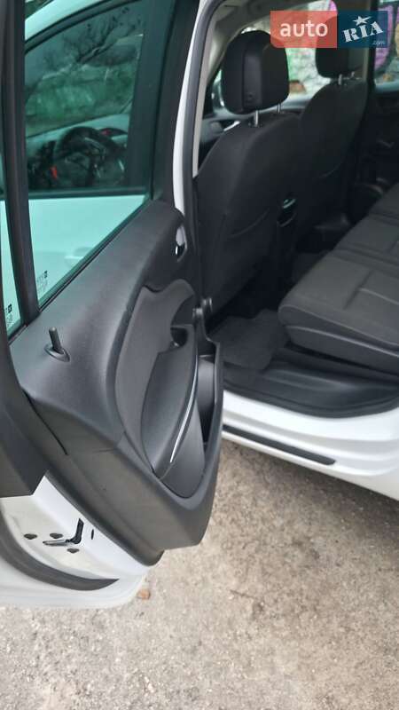 Минивэн Opel Zafira Tourer 2013 в Сумах фото 25 Минивэн Opel Zafira Tourer 2013 в Сумах