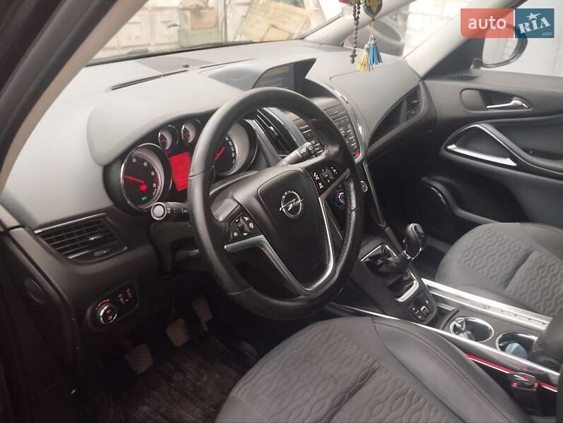 Мінівен Opel Zafira Tourer 2012 в Кривому Розі