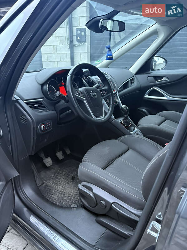 Минивэн Opel Zafira Tourer 2012 в Ровно