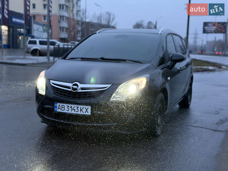 Мінівен Opel Zafira Tourer 2014 в Полтаві фото 11 Мінівен Opel Zafira Tourer 2014 в Полтаві