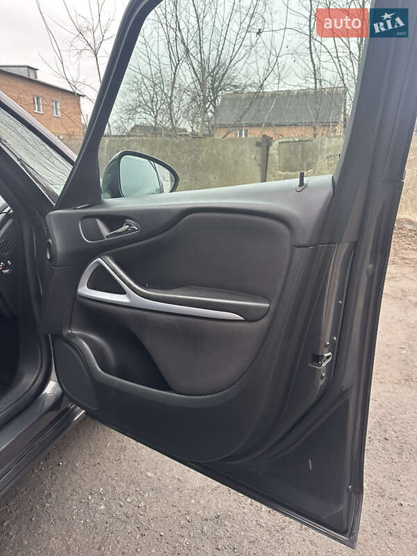 Мінівен Opel Zafira Tourer 2012 в Хоролі