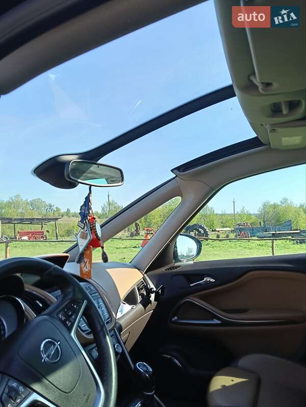 Минивэн Opel Zafira Tourer 2013 в Жовкве