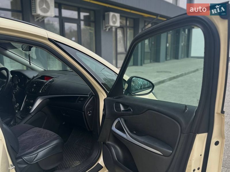 Минивэн Opel Zafira Tourer 2012 в Новояворовске