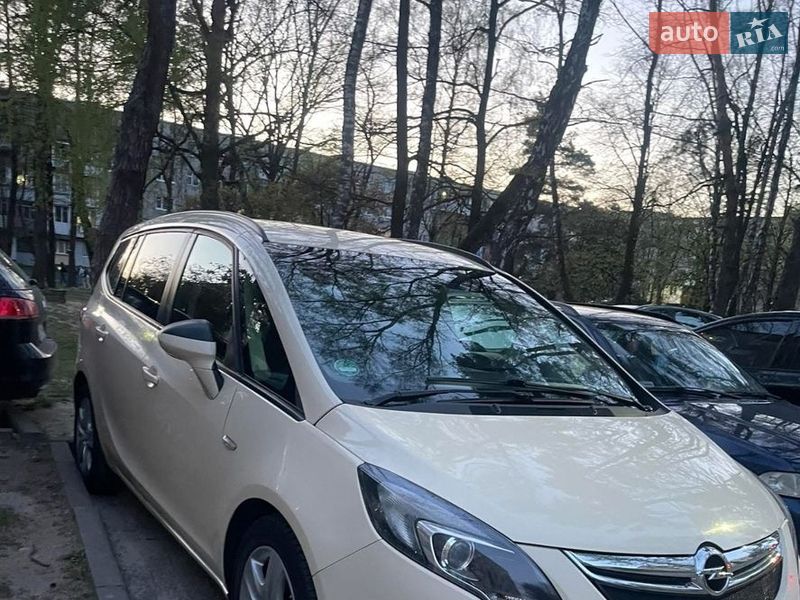 Opel Zafira Tourer 2012